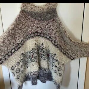 BCBGMAXAZRIA Azria Eyelash Fuzzy Quiet Luxury Sweater XS/S Boho Cozycore Poncho